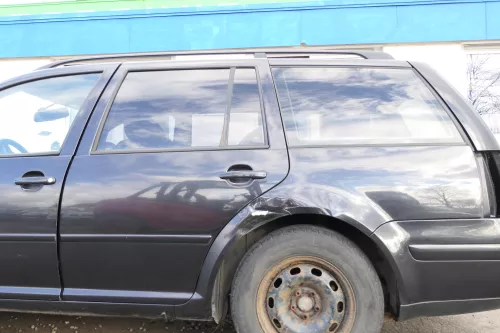 VW Golf 4 Bora Tür hinten links nur Kombi / Variant schwarz LC9Z ohne Anbauteil