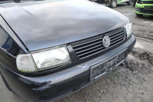 VW Polo Kombi 6K Kühlergrill Grillleiste vorne Leiste Grill VW schwarz LC9Z Zeic (166303)