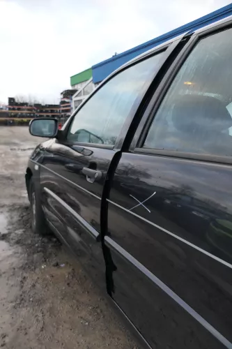 VW Polo Variant Kombi 6Kv oder Caddy 9Kv Tür vorne links schwarz LC9Z (166306)