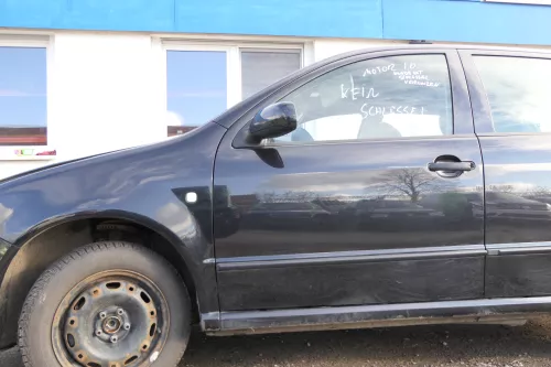 Skoda Fabia 6Y Kombi + Limousine Tür vorne links Fahrertür schwarz LF9R ohneAnba