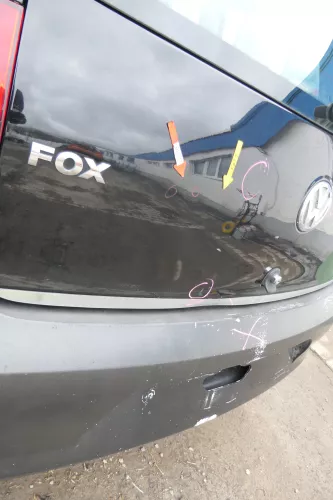 VW Fox 5Z Heckklappe Kofferraumklappe Klappe hinten + Scheibe schwarz L041 (166450)