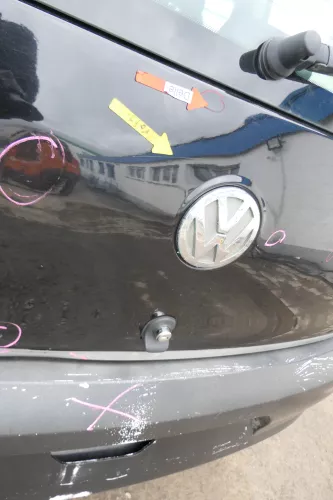 VW Fox 5Z Heckklappe Kofferraumklappe Klappe hinten + Scheibe schwarz L041 (166450)