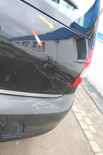 VW Fox 5Z Heckklappe Kofferraumklappe Klappe hinten + Scheibe schwarz L041 (166450)