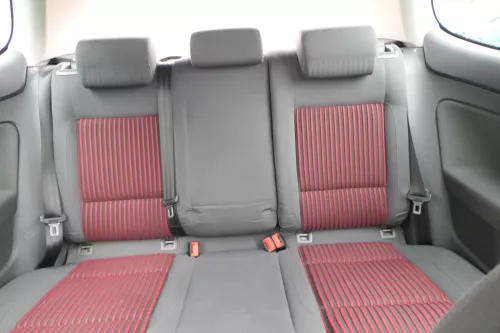 VW Golf 5 V Sitz Sitze hinten Rückbank Rücksitzbank 3 Punkt Lehne rot (166527)