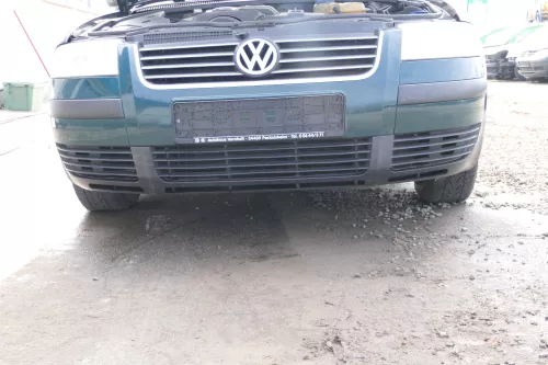 VW Passat 3BG Stoßstange vorne Frontstoßstange Stoßfänger grün LB6G