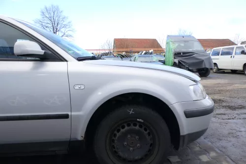 VW Passat 3B Kotflügel vorne rechts silber LB7Z grau - Rost