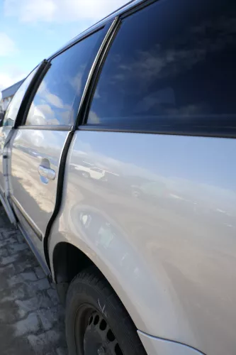 Passat 3B 3BG 3B6 Kombi Variant Tür hinten links silber grau LB7Z (166905)