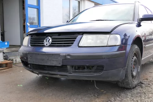 VW Passat 3B Stoßstange vorne Frontstoßstange Stoßfänger blau LB5N (166922)