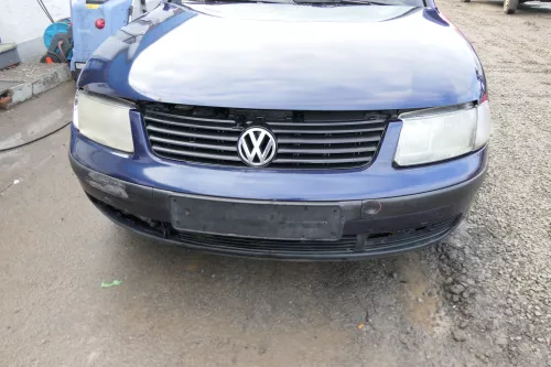 VW Passat 3B Stoßstange vorne Frontstoßstange Stoßfänger blau LB5N (166922)