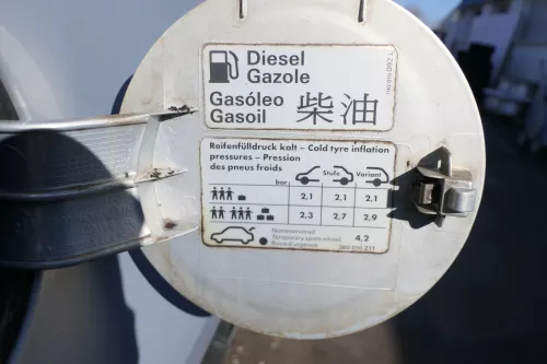 VW Passat 3B Limousine Tankdeckel Klappe Tankklappe Deckel Tank silber LB7Z (166974)