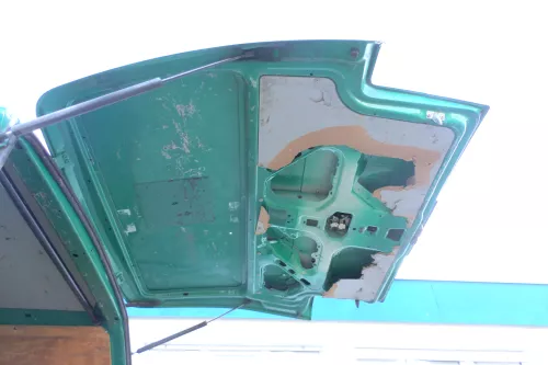 VW T4 Transporter Heckklappe Klappe hinten Kofferraumklappe grün schwarz Kasten (167266)