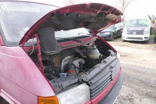 VW T4 kurze Version Grill Kühlergrill VW Zeichen Logo rot LK3A 701853653 (167302)