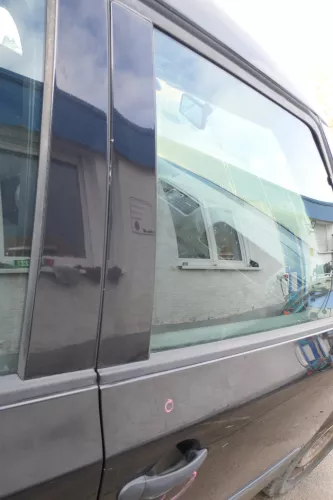 Skoda Fabia 5J Kombi + Limo Tür vorne rechts Beifahrertür schwarz LF9R - Mängel (167347)