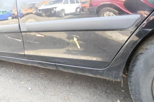 Skoda Fabia 5J Limousine Tür hinten links schwarz LF9R - Mängel (167351)