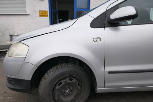 VW Fox Kotflügel vorne links silber LA7W