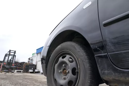 VW Lupo 6X Kotflügel vorne links schwarz L041 (167566)