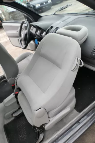 Arosa Lupo Sitz vorne rechts Beifahrersitz Höhenverstellung grau SHZ Sitzheizung (167576)