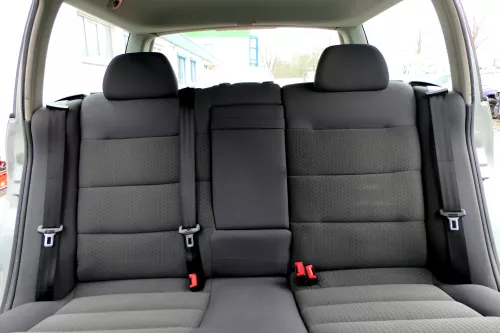 VW Passat 3B 3BG Kombi Variant Sitz Rückbank Rücksitzbank 3 Punkt Gurt SHZ