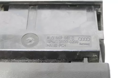 Audi A3 8L Aschenbecher Zigarettenanzünder vorne 8L0857951C  Facelift schwarz (167643)