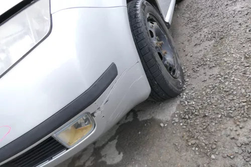 Skoda Fabia 6Y Stoßstange Stoßfänger vorne silber grau LF7T 2000-2004 - DELLE (167704)