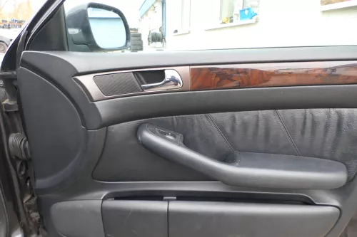 1x Audi A6 4B Türverkleidung Verkleidung Tür vorne rechts Leder onyx (167804)