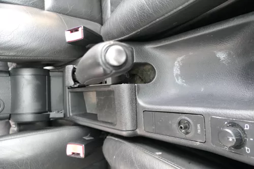 Audi A6 4B Handbremse Feststellbremse schwarz Leder Verkleidung Abdeckung (167928)