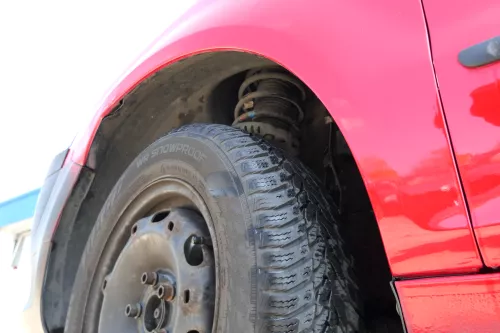 VW Fox Kotflügel vorne links rot LY3D - große Delle!!! (168518)