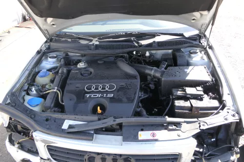 Audi A3 8L Steuergerät 1,9 TDI 66kw 90PS ALH Motor 038906018AR