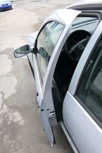 VW Golf 4 Bora Tür vorne links Fahrertür 4/5-Türer & Kombi silber LB7Z -ohneAnba (169291)