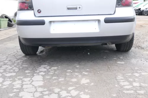 VW Golf 4 Limousine Stoßstange hinten Heckstoßstange Stoßfänger silber LB7Z grau