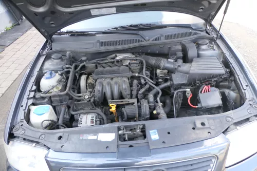 VW Golf 4 A3 Kühlmittelgehäuse Gehäuse 1,6 AVU BFQ 06A121111