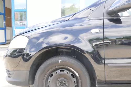VW Fox Kotflügel vorne links schwarz L041
