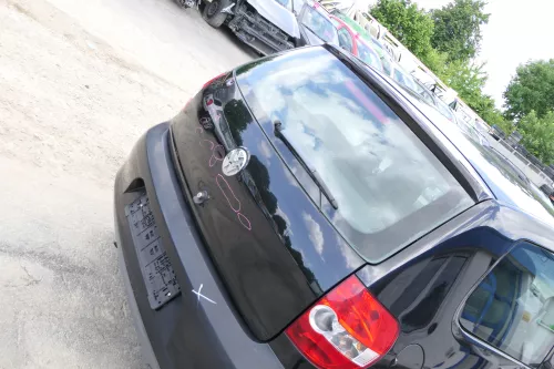 VW Fox 5Z Heckklappe Kofferraumklappe Klappe hinten + Scheibe schwarz L041 DELLE (169930)