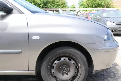 Seat Ibiza 6L Kotflügel vorne rechts grau LS7U bis 2010