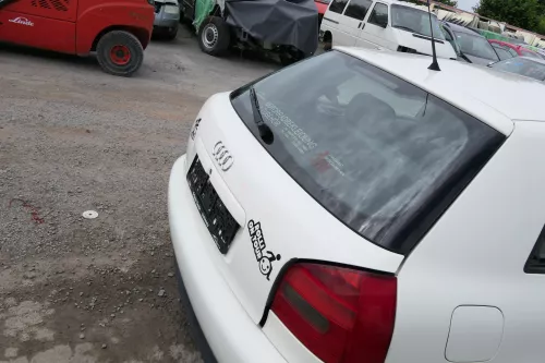 Audi A3 8L bis cBj. ca1999 Heckklappe Kofferraumklappe Klappe hinten weiß LY9G (169975)