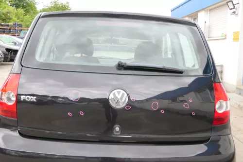 VW Fox 5Z Heckklappe Kofferraumklappe Klappe hinten + Scheibe schwarz LC9Z