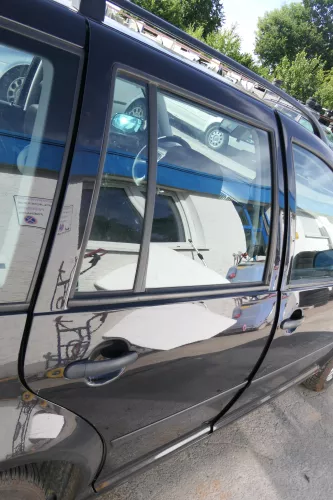 VW Golf 4 Bora Tür hinten rechts nur Kombi / Variant schwarz LC9Z -ohne Anbautei (170364)