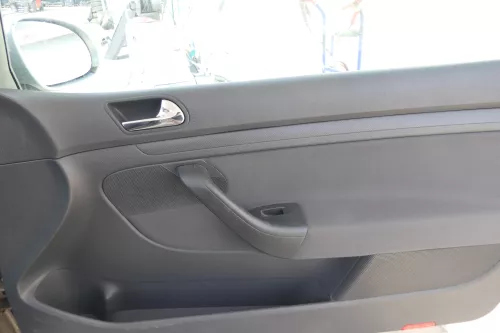 1x VW Golf 5 2/3-Türer Türverkleidung Verkleidung Tür vorne rechts (170393)
