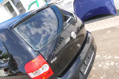 VW Fox 5Z Heckklappe Kofferraumklappe Klappe hinten + Scheibe schwarz L041 (170842)