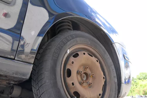 VW Polo 9N Kotflügel vorne rechts schwarz L041 bis ca.Bj.2004 (171183)