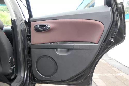 1x Leon 1P Türverkleidung Verkleidung Tür hinten rechts Griff grau persiaschwarz (171341)