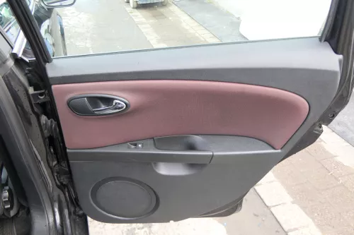 1x Leon 1P Türverkleidung Verkleidung Tür hinten rechts Griff grau persiaschwarz (171341)