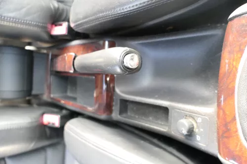 Audi A6 4B Handbremse Feststellbremse schwarz Leder Verkleidung Abdeckung (171430)