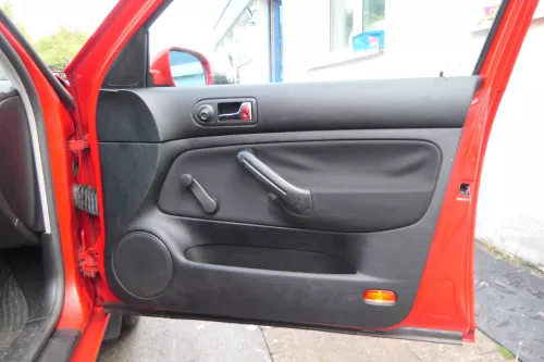 1x VW Golf 4 Bora Türverkleidung Verkleidung Tür vorne rechts 4/5-Türer schwarz