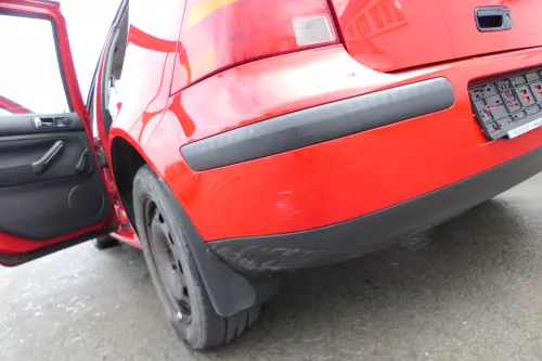 VW Golf 4 Limousine Stoßstange hinten Heckstoßstange Stoßfänger rot LP3G (171600)