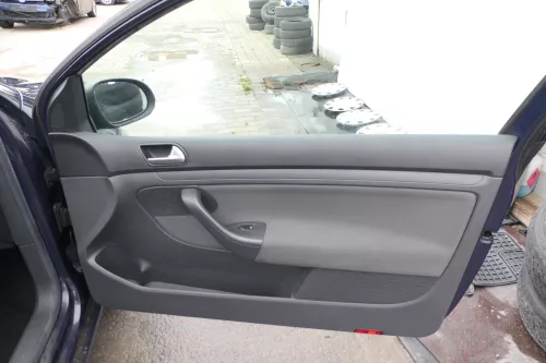 1x VW Golf 5 2/3-Türer Türverkleidung Verkleidung Tür vorne rechts (171919)