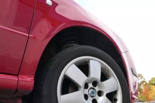 Skoda Fabia 6Y Kotflügel vorne rechts rot LF3K auch Kombi Facelift (171944)