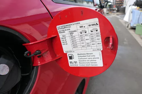 Skoda Fabia 6Y2 Limousine Tankdeckel Deckel Tank rot LF3K Schrägheck (171952)