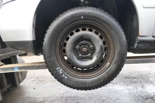 4X A4 B5 A6 4B Passat 3BG Felgen Reifen Winterreifen M+S 195/65 R15 91T 4-6mm