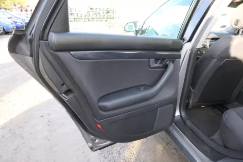 1x A4 8E B6 Türverkleidung Verkleidung Tür hinten links soul schwarz (172054)